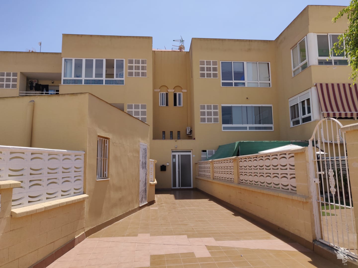 Pisos y casas en Roquetas de Mar, Almería. Pisos y casas de bancos al